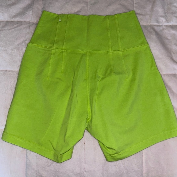 Womens aerie 4inch biker shorts size medium. Lime Slush color. - Picture 4 of 5